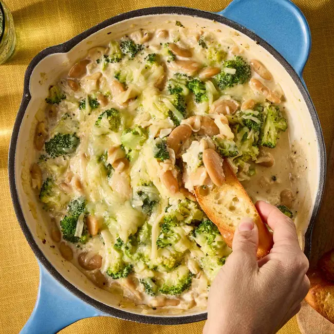 عکس غذا: لوبیای کرهای با بروکلی و پنیر چدار