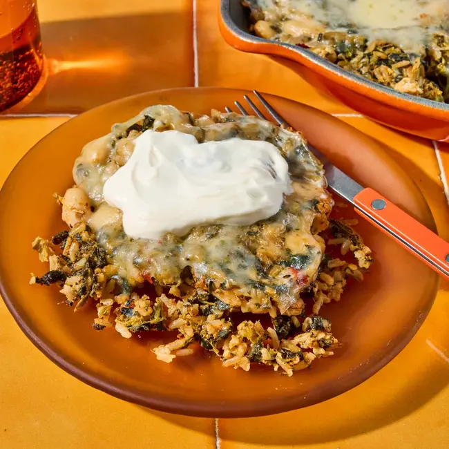 عکس غذا: اسکلیت برنج و لوبیای سفید پنیرآلود