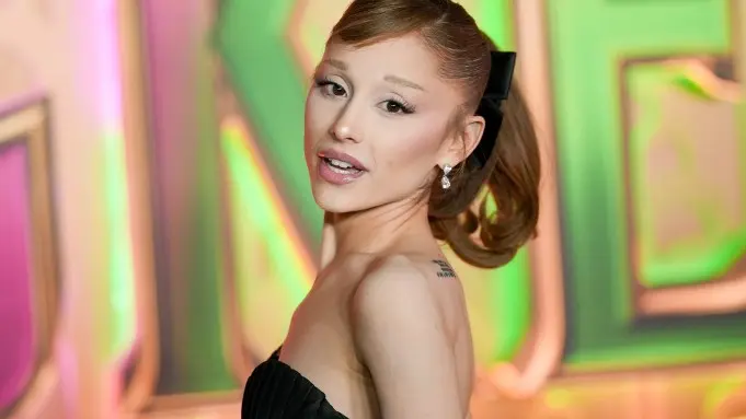 آریانا گرانده به کووید مبتلا شد