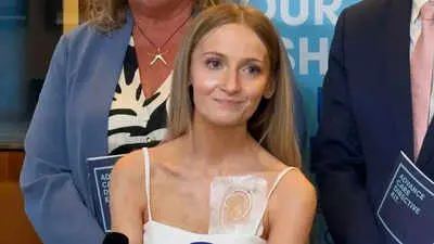 «لطفاً مرا رها کنید»: زنی ۲۵ ساله پس از سال‌ها درد ناشی از بیماری نادر عصبی، تصمیم به مرگ می‌گیرد