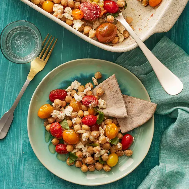 عکس دستوری نخود بیک‌شده با فتا و گوجه‌فرنگی