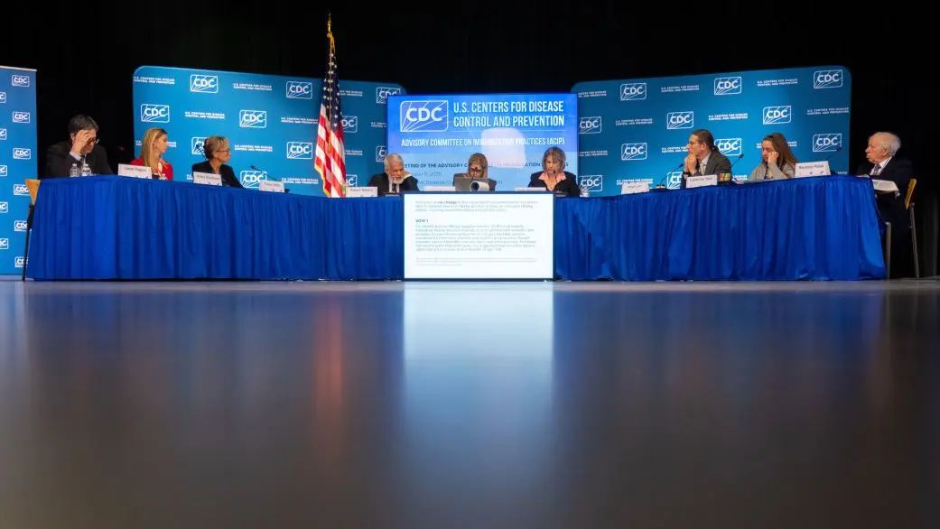 هفتهٔ گذشته، کمیته مشورتی CDC برای ایمنی واکسیناسیون تصمیم گرفت توصیه‌ای را که تمام نوزادان باید بلافاصله پس از تولد واکسن هپاتیت ب دریافت کنند، حذف کند.