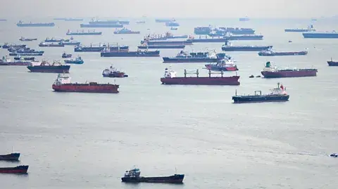 Getty Images: حدود ۹۰٪ کالاهای مصرفی در سرتاسر جهان توسط کشتی‌های بزرگ کانتینری حمل می‌شوند (منبع: Getty Images)