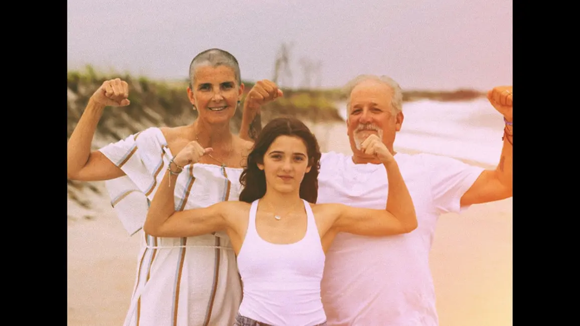 لیز هیلی همراه با دخترش الا و همسرش جیم.